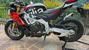Aprilia Tuono V4 Factory (2021 - 24)  (2)