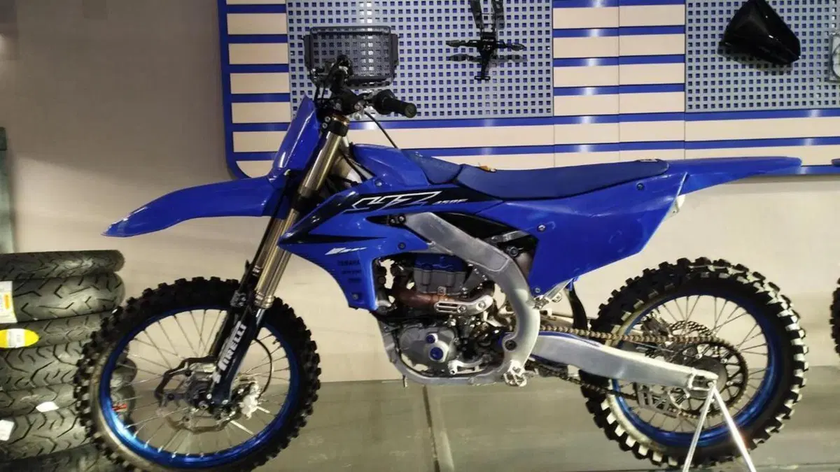 Yamaha YZ 450 F (2023)  (2)