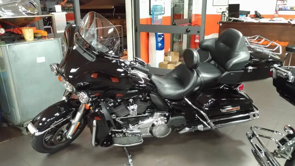 Harley-Davidson 107 Electra Glide Ultra Limited (2017 - 18) - FLHTK  (2)