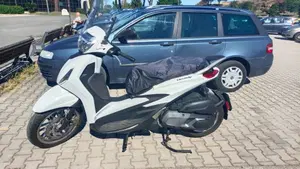 Piaggio Beverly 400 ABS-ASR (2021 - 24)  (7)