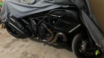 Ducati Diavel 1200 Dark (2012 - 13)