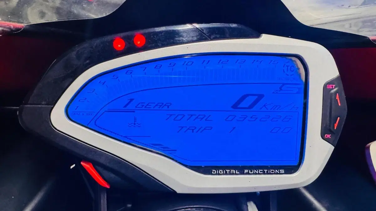 MV Agusta F4 1000 (2010 - 15)  (8)
