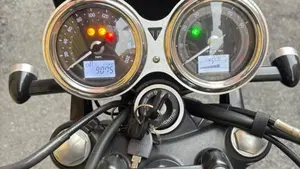 Triumph Bonneville T100 Black (2017 - 20)  (2)