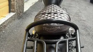 Triumph Bonneville T100 Black (2017 - 20)  (6)