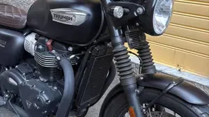 Triumph Bonneville T100 Black (2017 - 20)  (7)