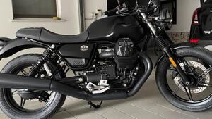 Moto Guzzi V7 Stone (2021 - 24) 