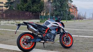 KTM 890 Duke R (2021) 