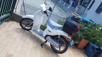 Aprilia Scarabeo 50 De Luxe (1997 - 99) usata
