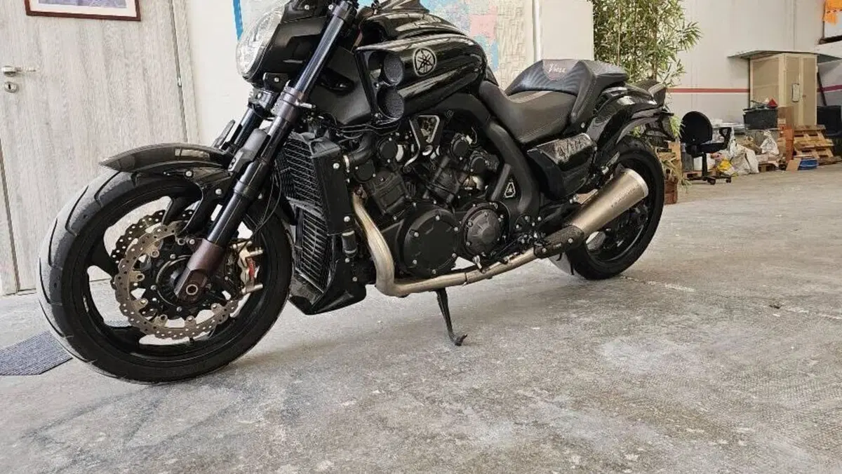 Yamaha VMAX (2008 - 17)  (2)