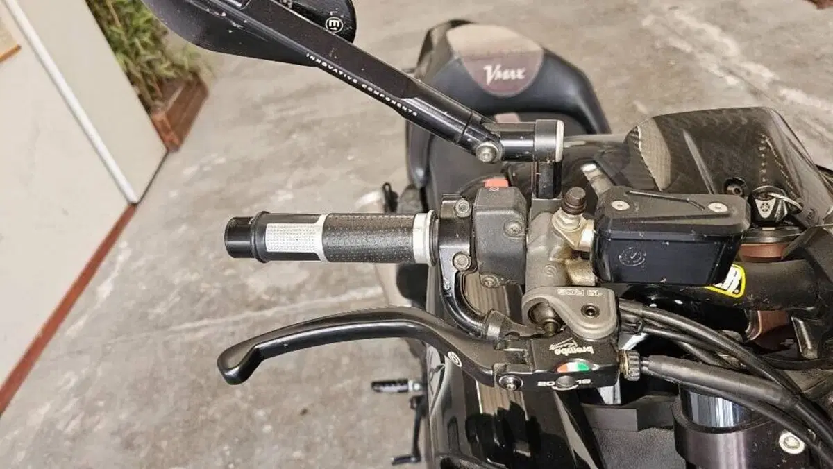 Yamaha VMAX (2008 - 17)  (9)