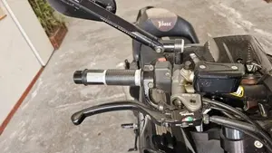 Yamaha VMAX (2008 - 17)  (9)