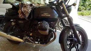 Moto Guzzi V7 II Stone (2015 - 17) 