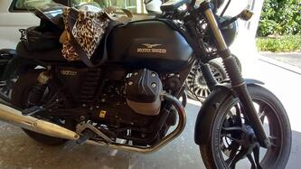 Moto Guzzi V7 II Stone (2015 - 17) usata