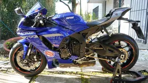 Yamaha YZF R1 (2020 - 25)  (2)