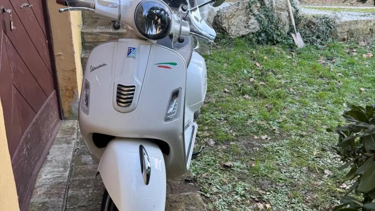 Vespa GTS 300 Super ABS (2014 - 16)  (3)