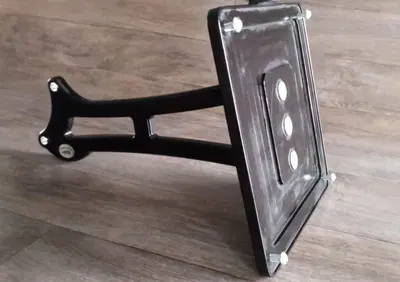 Portatarga italiana laterale nero con luce targa a  - Annuncio 9073941