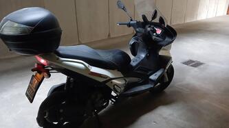 Aprilia SR Max 300 (2011 - 16) usata