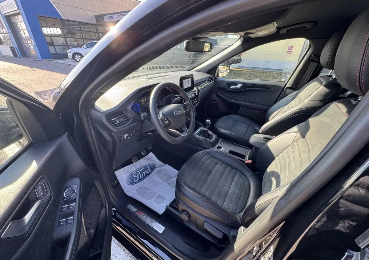 Ford Kuga 1.5 EcoBoost 150 CV 2WD ST-Line X (10)