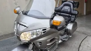 Honda GL 1800 Gold Wing (2000 - 05)  (3)