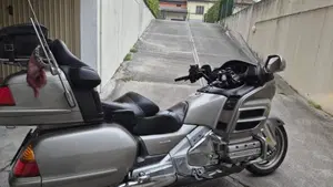 Honda GL 1800 Gold Wing (2000 - 05)  (5)