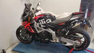 Aprilia Tuono V4 Factory (2021 - 24) 