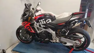 Aprilia Tuono V4 Factory (2021 - 24) usata