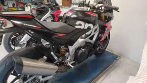 Aprilia Tuono V4 Factory (2021 - 24)  (3)