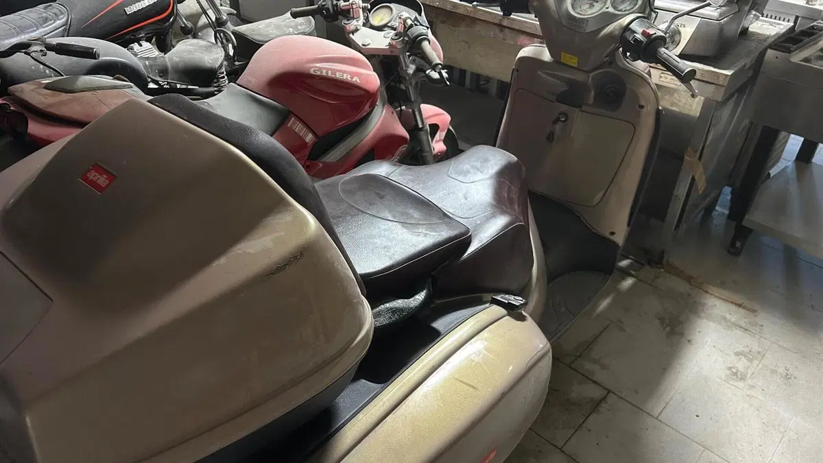 Aprilia Scarabeo 150 (1999 - 00)  (2)