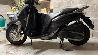 Piaggio Beverly 350 SportTouring ie ABS (2011 - 17) usata