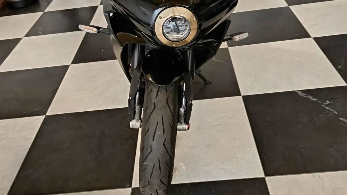 MV Agusta Superveloce 800 S (2021 - 25)  (2)