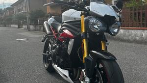 Triumph Speed Triple 1050 R ABS (2016 - 17) 