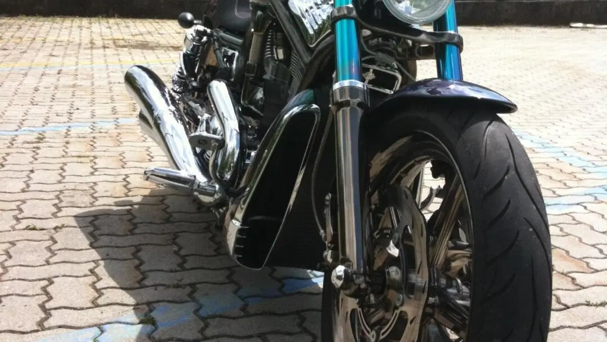 Harley-Davidson 1130 V-Rod (2002 - 05) - VRSCA  (4)