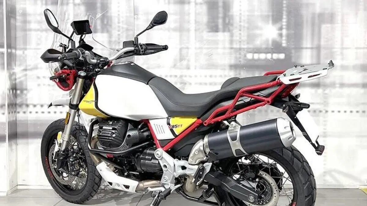 Moto Guzzi V85 TT Evocative Graphics (2019 - 20)  (2)