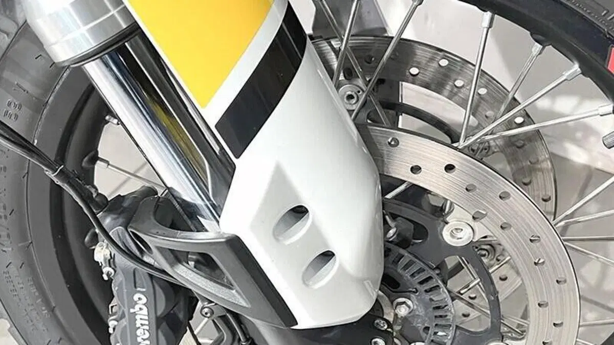 Moto Guzzi V85 TT Evocative Graphics (2019 - 20)  (3)