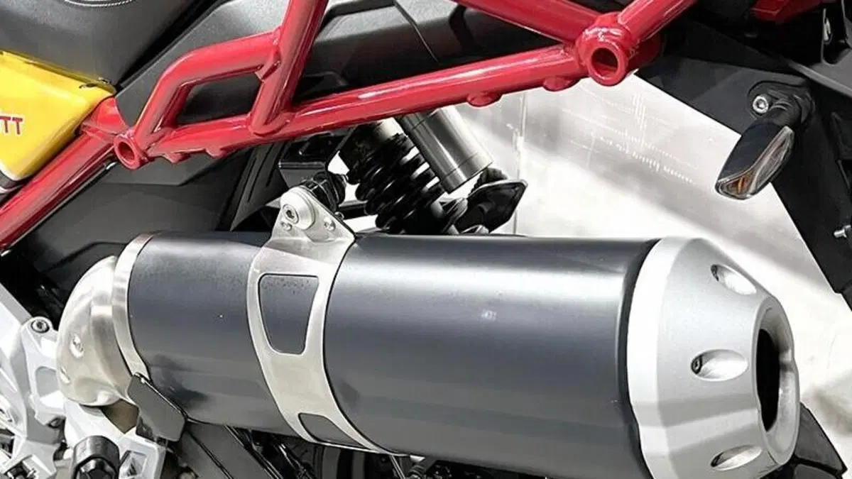 Moto Guzzi V85 TT Evocative Graphics (2019 - 20)  (5)