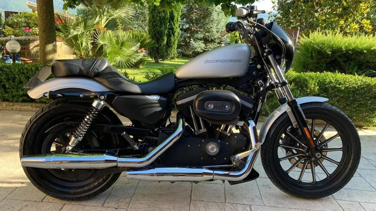 Harley-Davidson 883 Iron (2009 - 11) - XL 883N  (3)