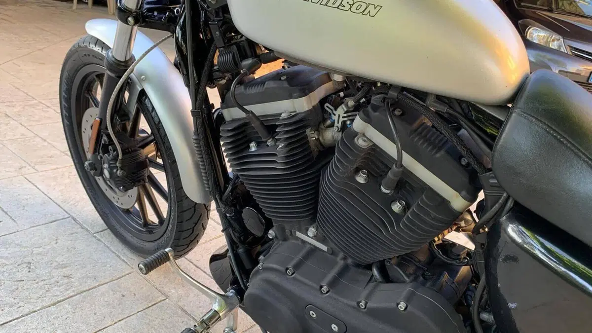 Harley-Davidson 883 Iron (2009 - 11) - XL 883N  (5)