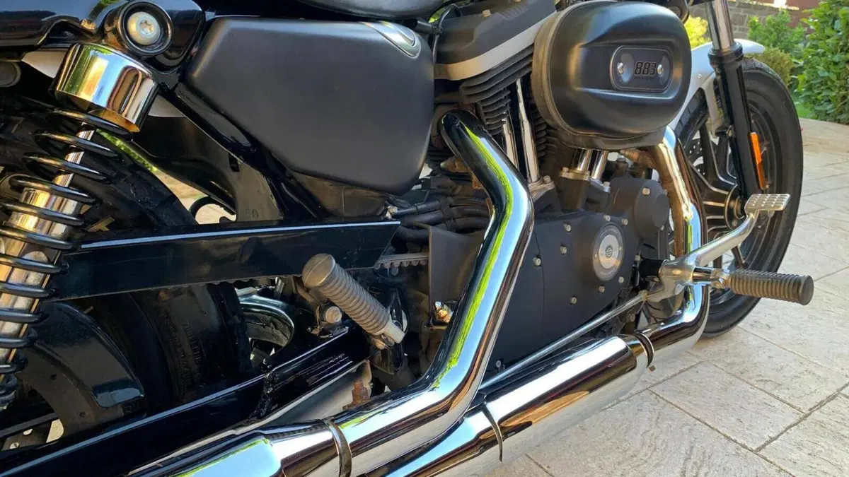 Harley-Davidson 883 Iron (2009 - 11) - XL 883N  (6)