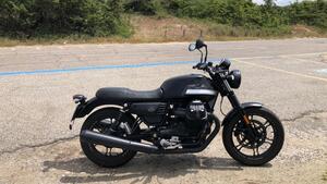 Moto Guzzi V7 III Stone (2017 - 20) 