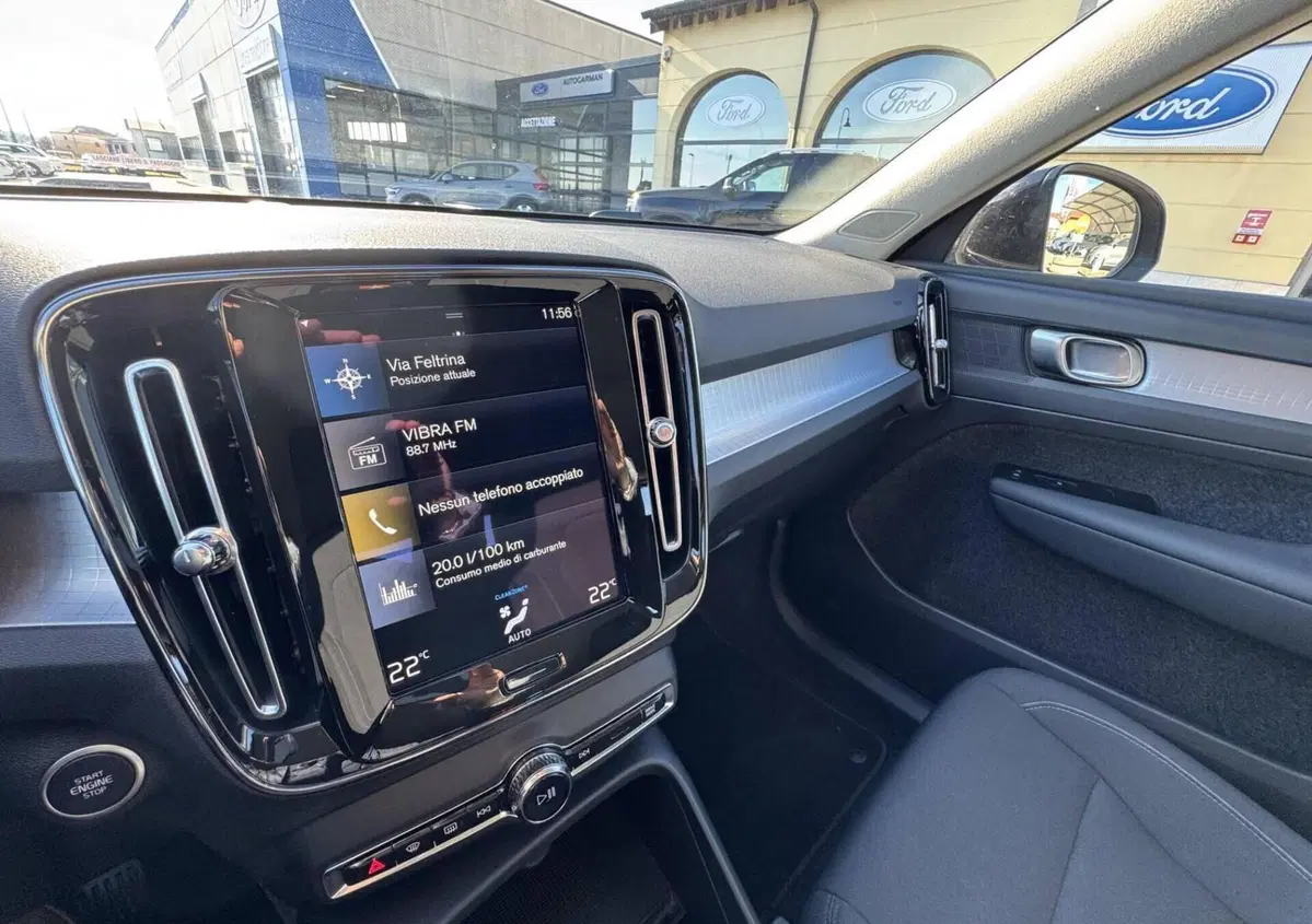 Volvo XC40 T3 Geartronic Momentum Pro (18)