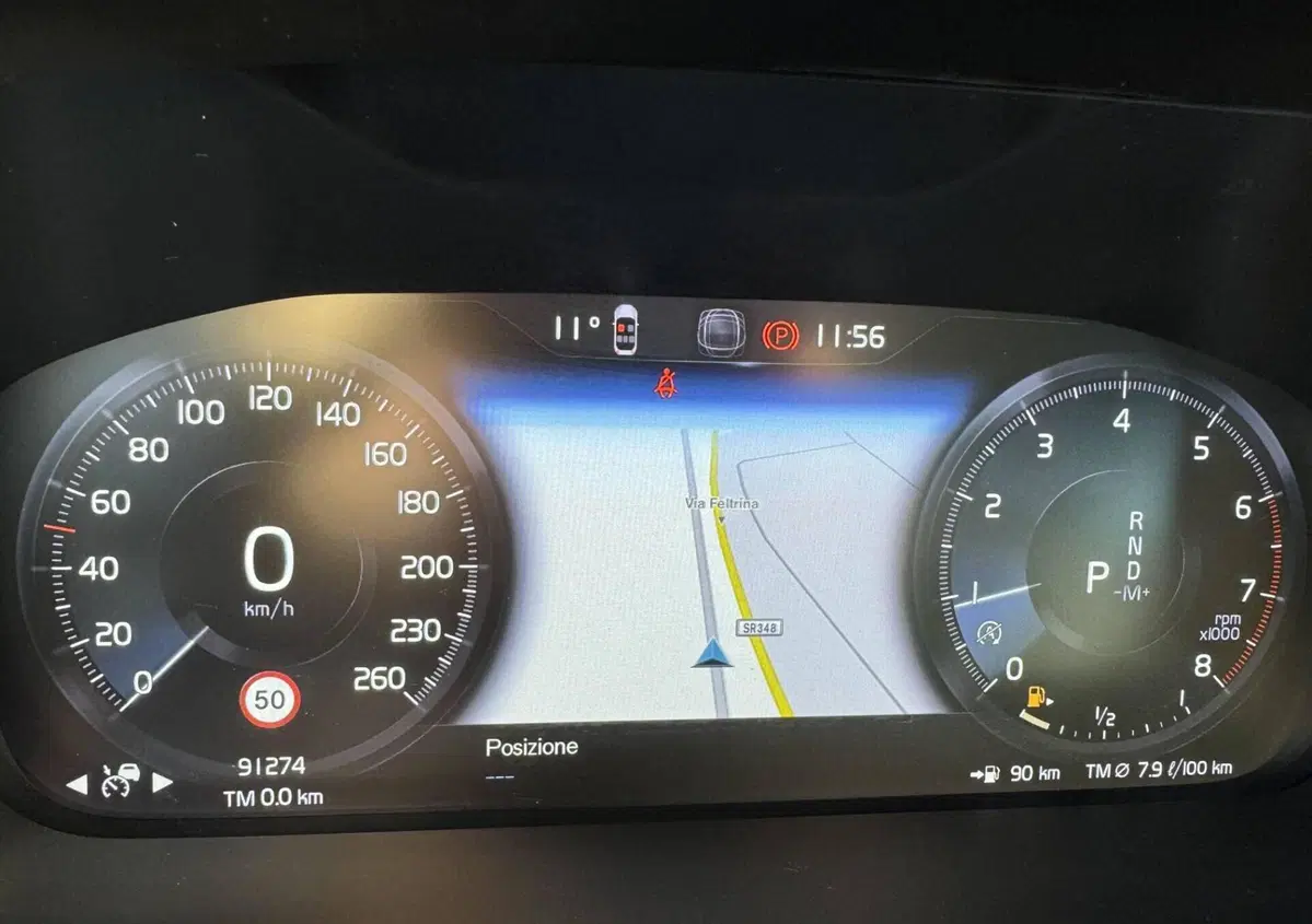 Volvo XC40 T3 Geartronic Momentum Pro (16)