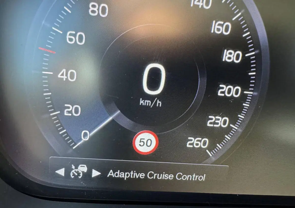 Volvo XC40 T3 Geartronic Momentum Pro (17)