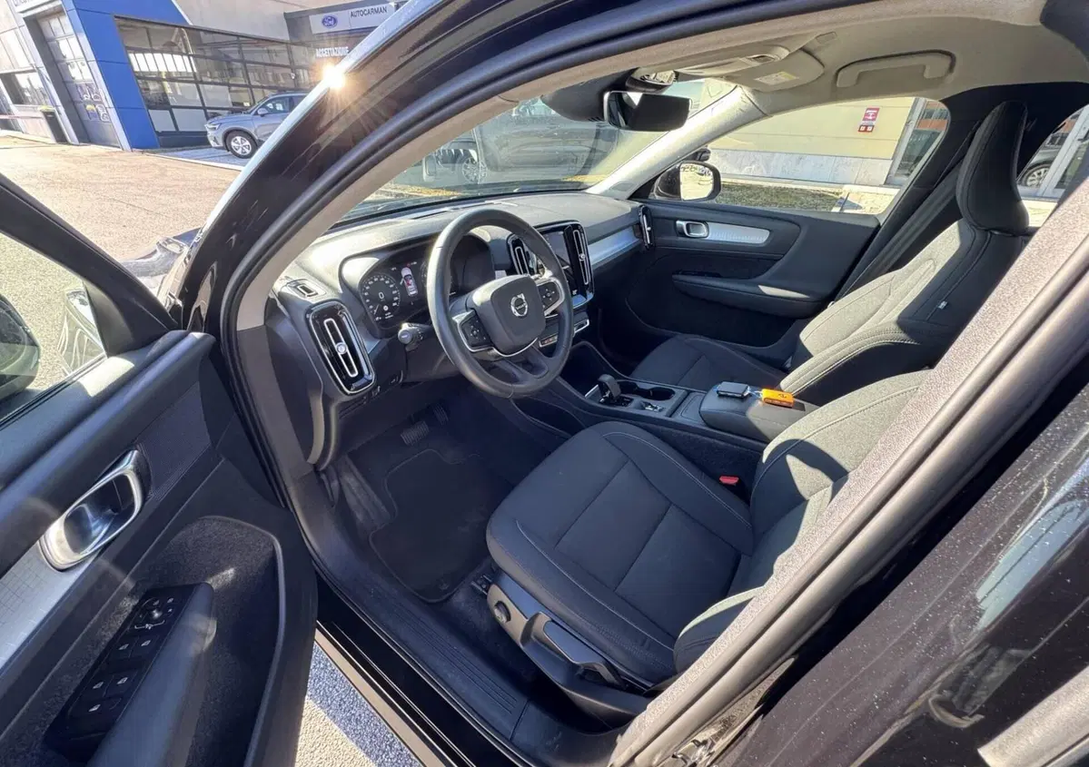 Volvo XC40 T3 Geartronic Momentum Pro (11)