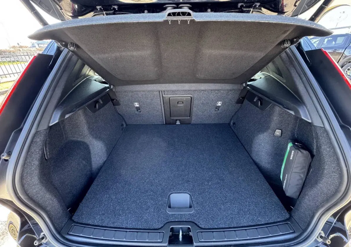 Volvo XC40 T3 Geartronic Momentum Pro (6)