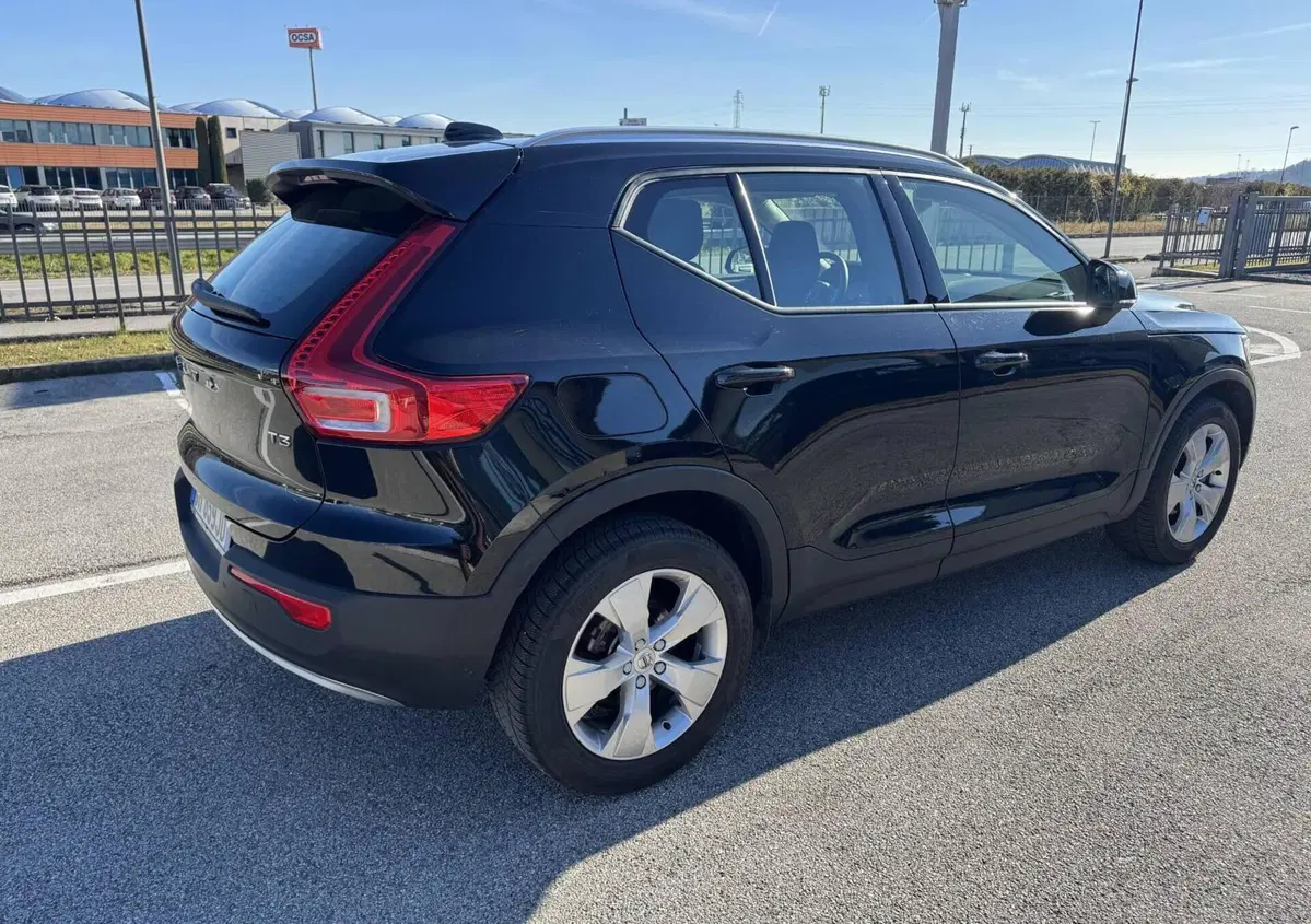 Volvo XC40 T3 Geartronic Momentum Pro (3)