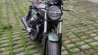 Moto Guzzi V9 Bobber Centenario (2021 - 22)