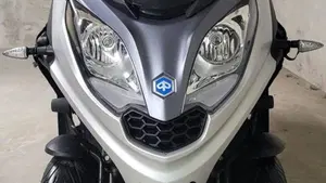 Piaggio MP3 300 ABS Hpe (2021 - 24)  (9)