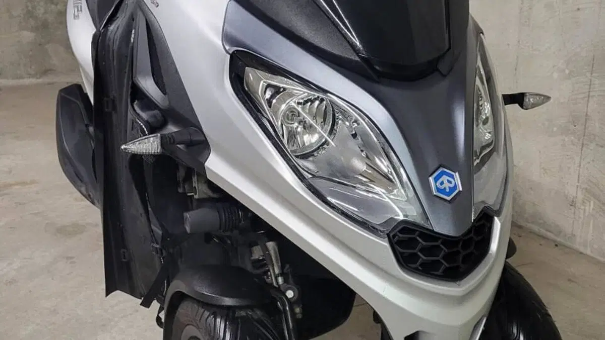 Piaggio MP3 300 ABS Hpe (2021 - 24)  (10)