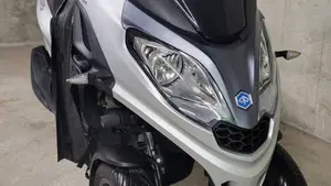 Piaggio MP3 300 ABS Hpe (2021 - 24)  (10)