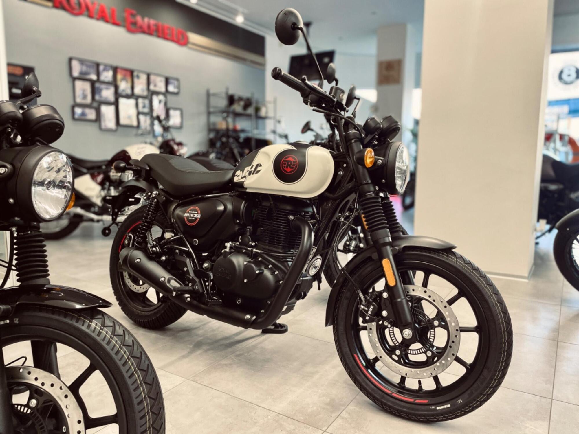 Royal Enfield HNTR 350 (2022 - 26) Nuova